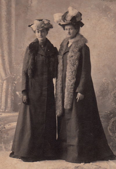 Olive Hope on the right with her sister, Florence.